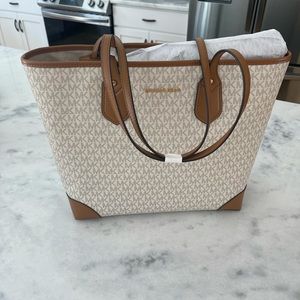 MICHAEL KORS LG Vanilla Tote/purse